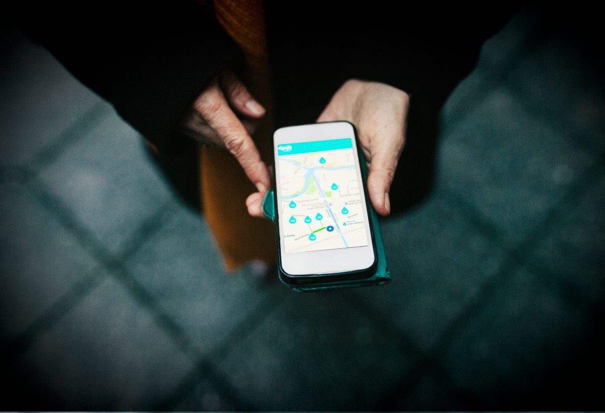 a-surveillance-vendor-was-caught-exploiting-a-new-ss7-attack-to-track-people’s-phone-locations