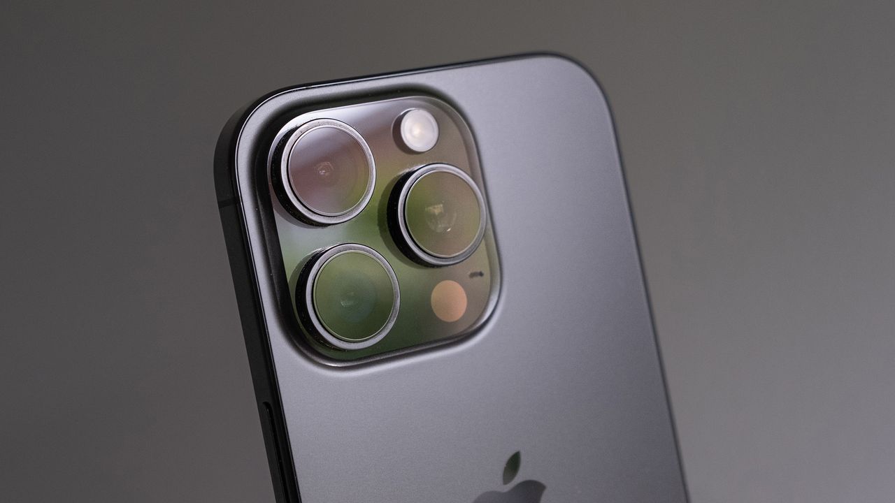 these-rumored-iphone-17-pro-and-pro-max-features-suggest-apple-is-planning-its-biggest-camera-upgrade-for-years