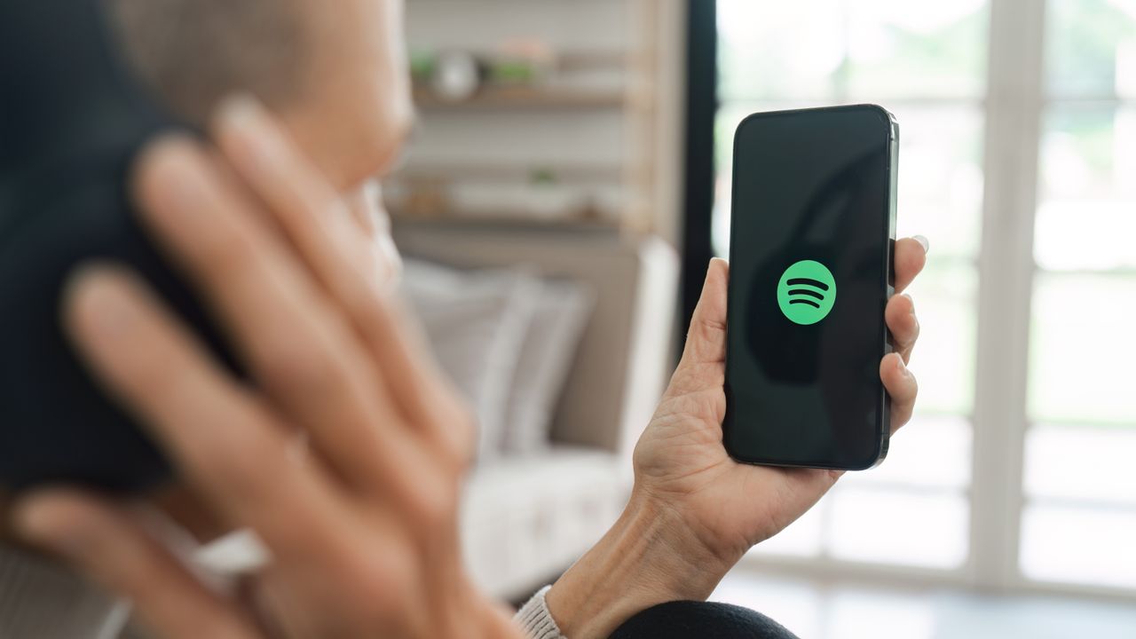 spotify-introduces-face-scanning-age-checks-for-uk-users,-as-some-furious-fans-threaten-to-return-to-piracy