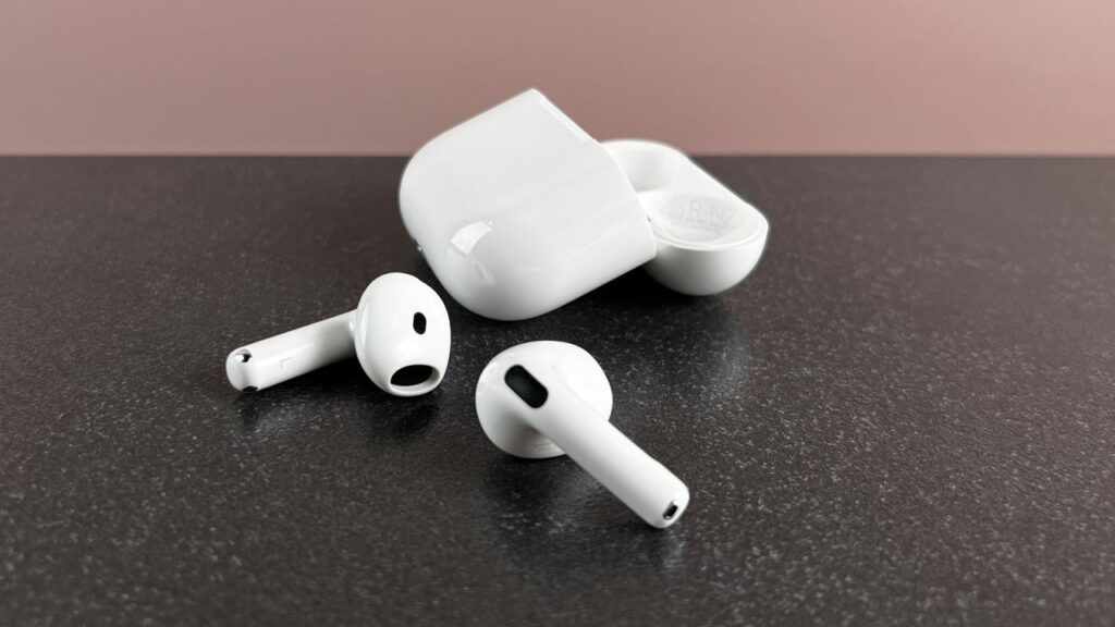 airpods-that-connect-to-a-turntable-and-offer-custom-sound-mixing-using-a-touchscreen-case?-apple’s-thinking-about-it,-but-don’t-expect-it-on-airpods-pro-3