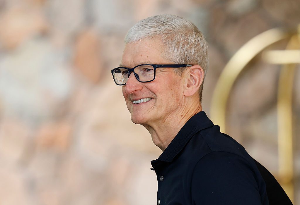 tim-cook-reportedly-tells-employees-apple-‘must’-win-in-ai