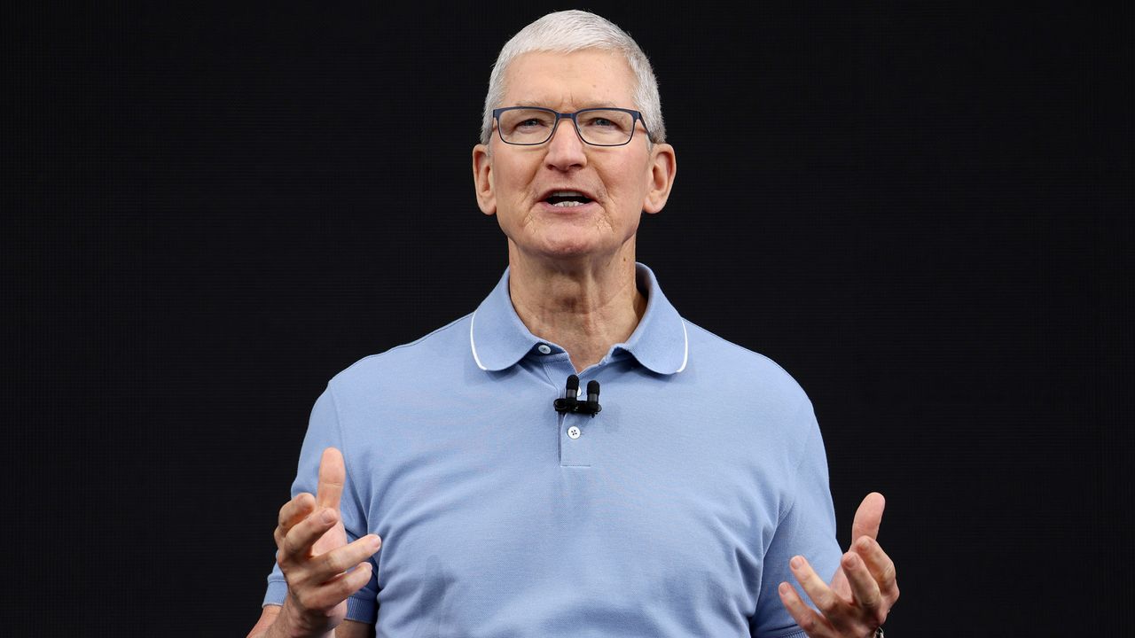 ‘apple-must-do-this,-apple-will-do-this’-–-tim-cook-rallies-staff-in-face-of-ai-delays
