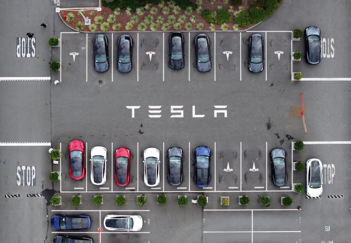 techcrunch-mobility:-tesla’s-ride-hailing-gambit