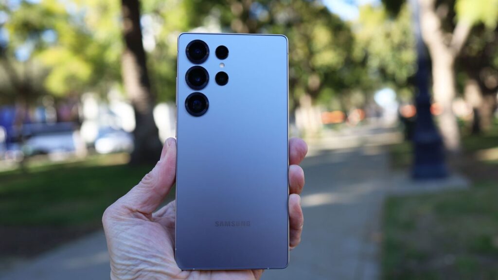 the-samsung-galaxy-s26-ultra-could-take-much-better-low-light-photos-and-charge-slightly-faster