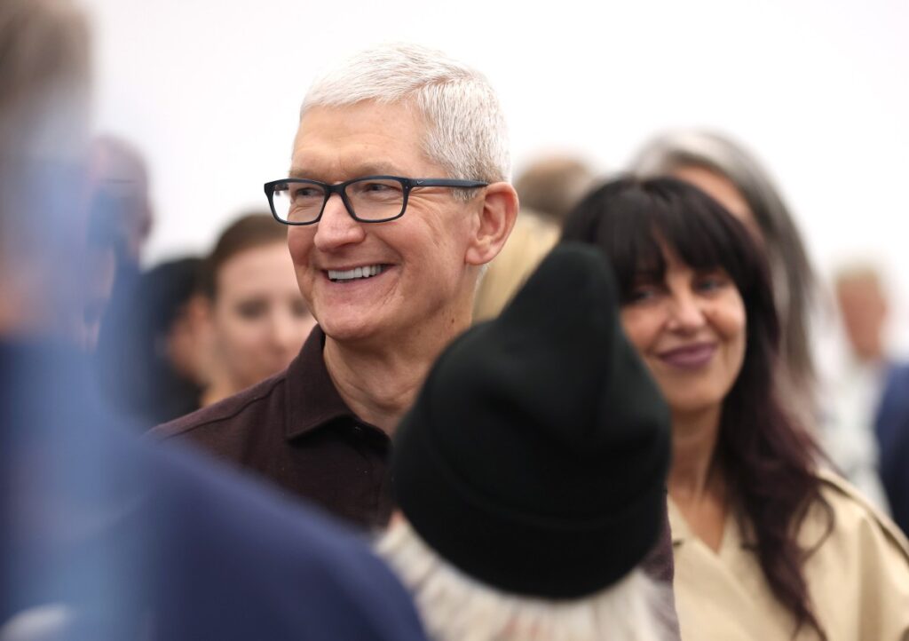 apple-to-announce-$100b-further-commitment-for-us.-manufacturing